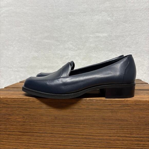 Rockport Total Motion Leather Slim Slip On Loafer Navy Blue Womens Size 7M - Picture 4 of 9